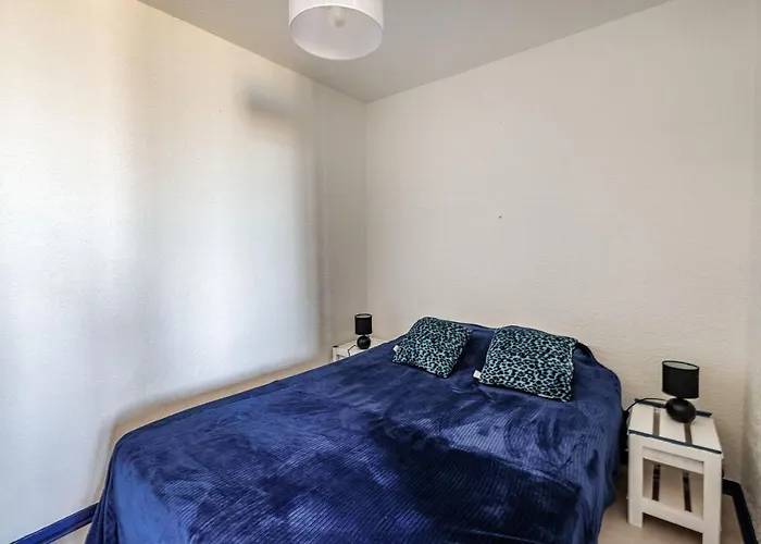 Le Front De 르발카레스